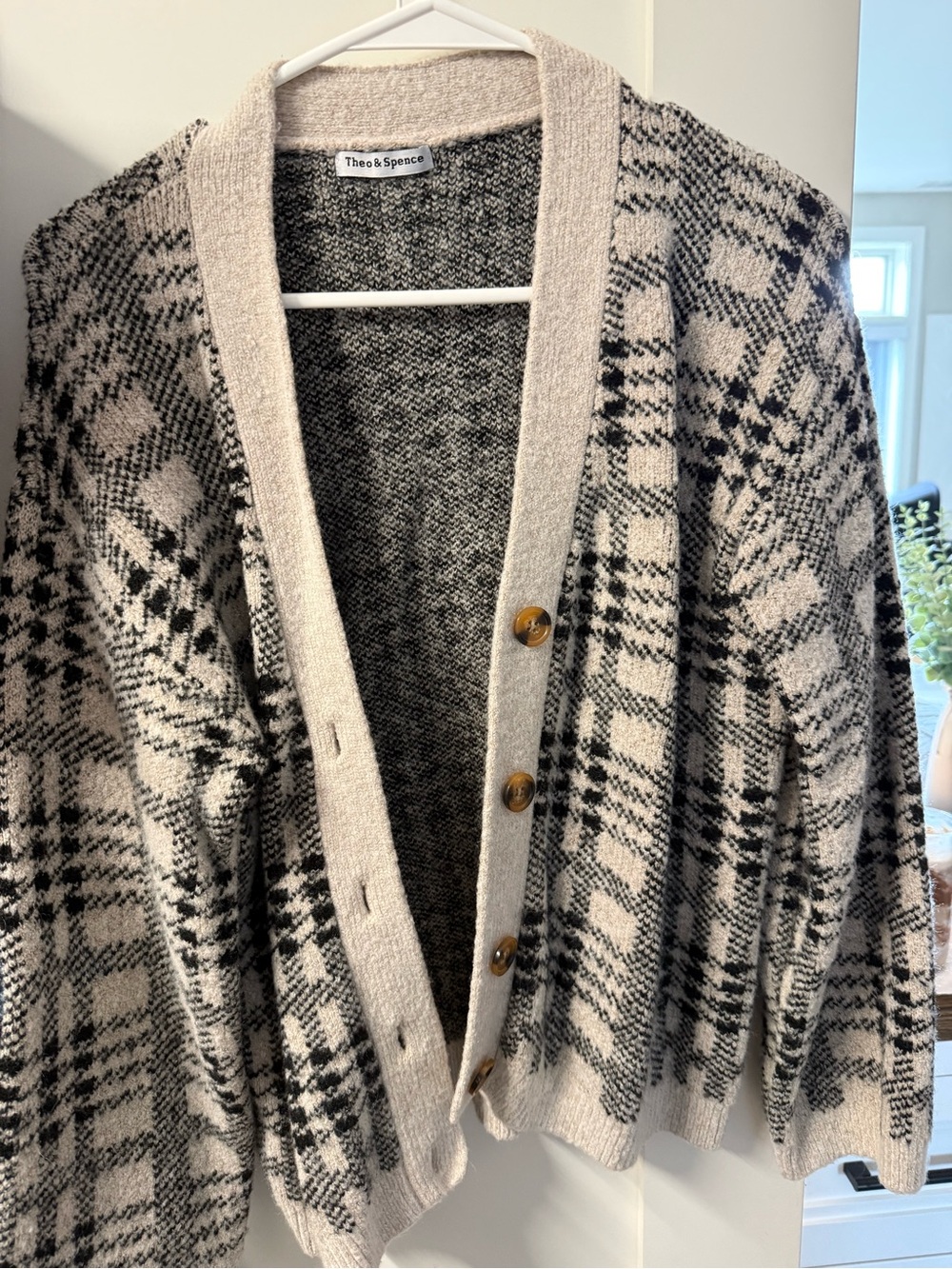 Theo & Spence Women's Beige Plaid Button-Front Cardigan